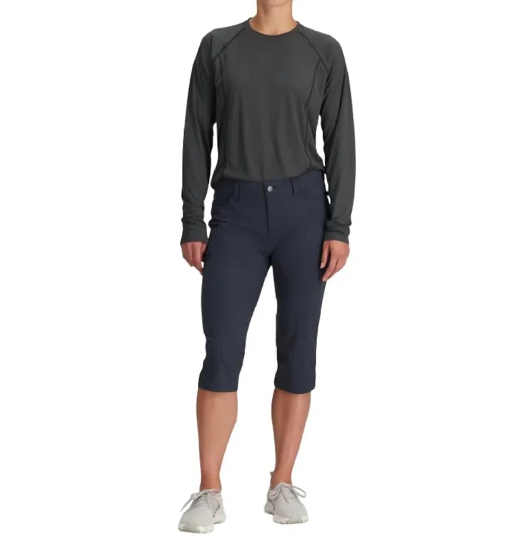 Ferrosi Capris In Naval Blue