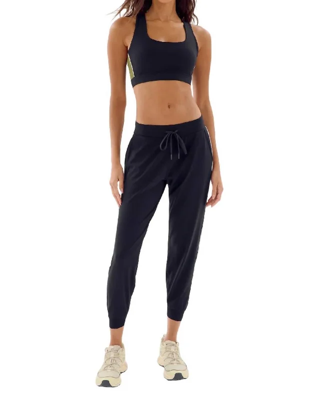 Airweight Jogger With Piping In Black