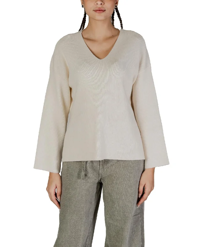 Only Low-Cut V-Neck Long Sleeve Knitwear